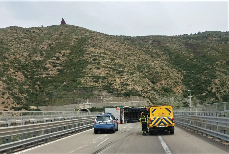 Vento Forte Sulla Tir Si Ribalta Sul Viadotto Tusa